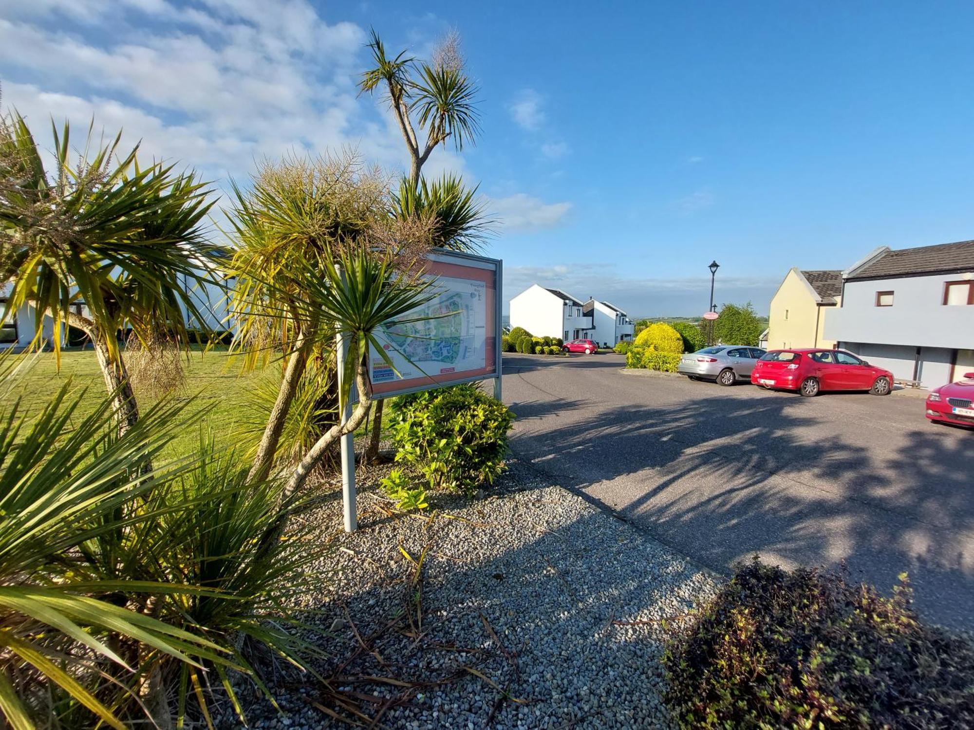 Sea Whispers - My Charming Costal Retreat In Youghal Buitenkant foto