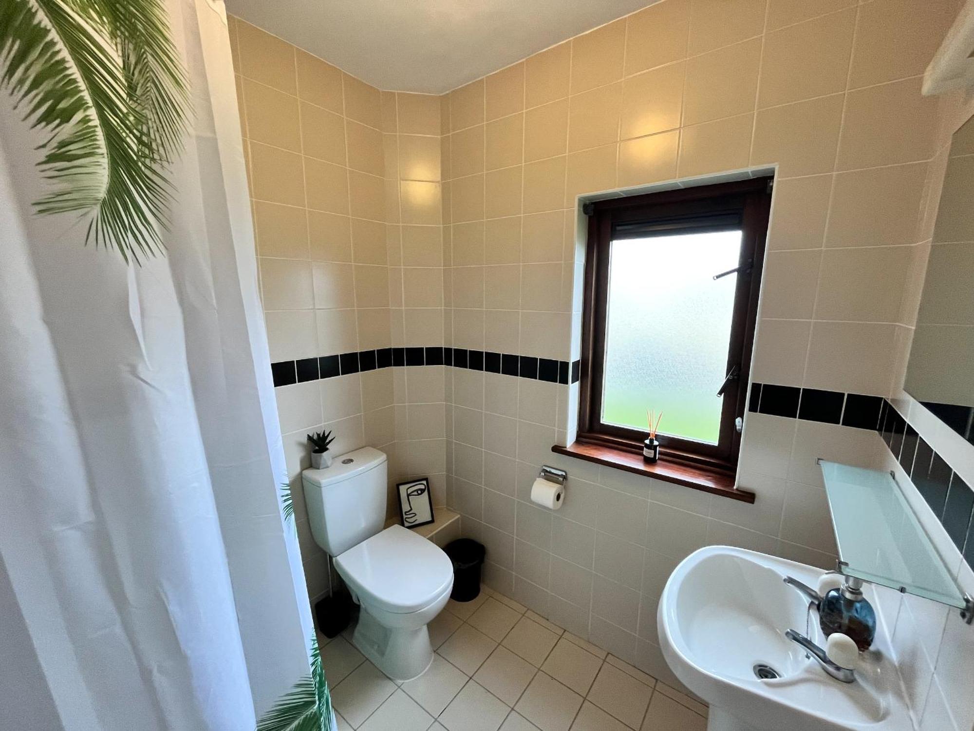 Sea Whispers - My Charming Costal Retreat In Youghal Buitenkant foto